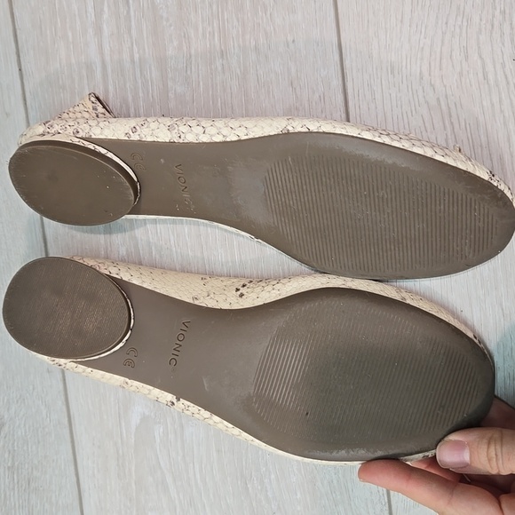 Vionic Women Callisto Embs snake Loafer Slip on shoes sz 7 - Picture 11 of 13